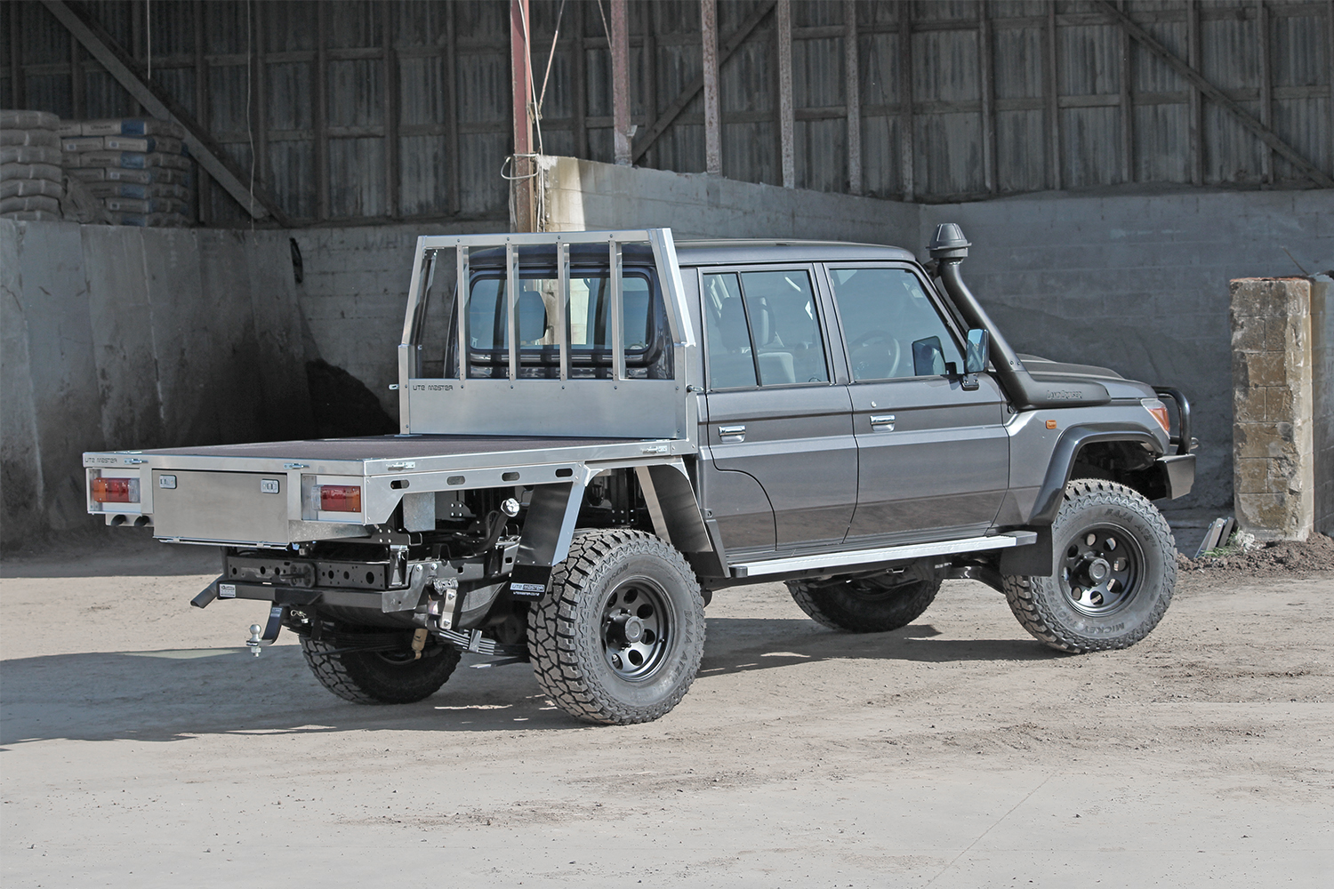 Utemaster Flat Deck_Double Cab Toyota Landcruiser