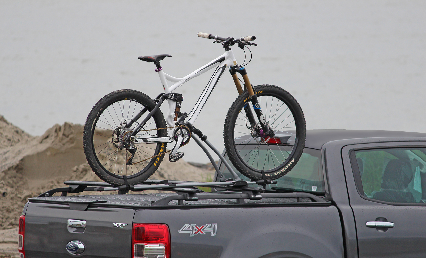 ute tray bike holder