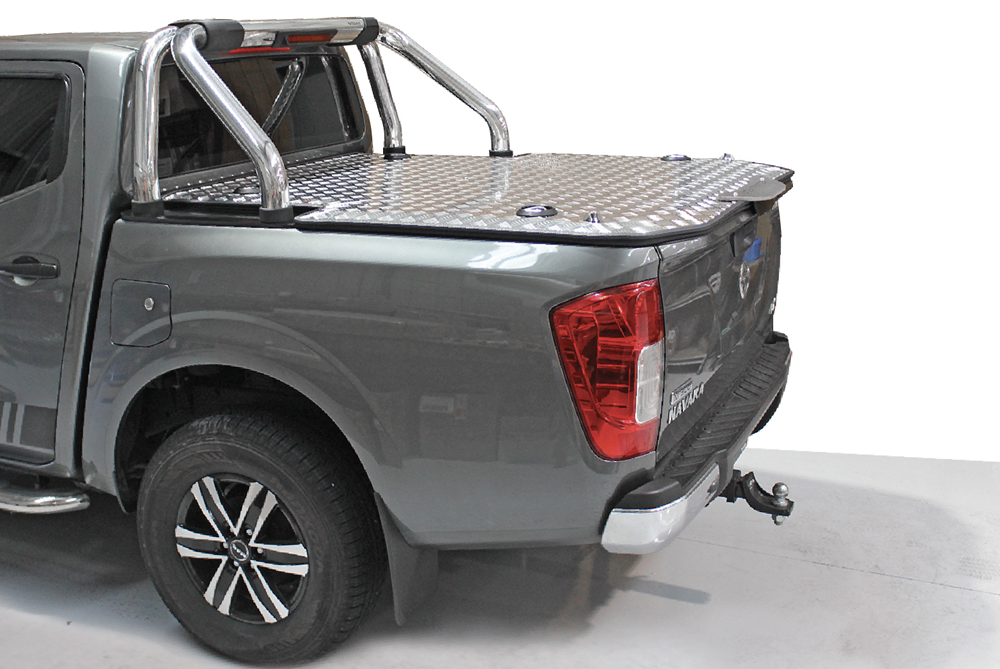 Load Lid supplied with polished factory bars nissan