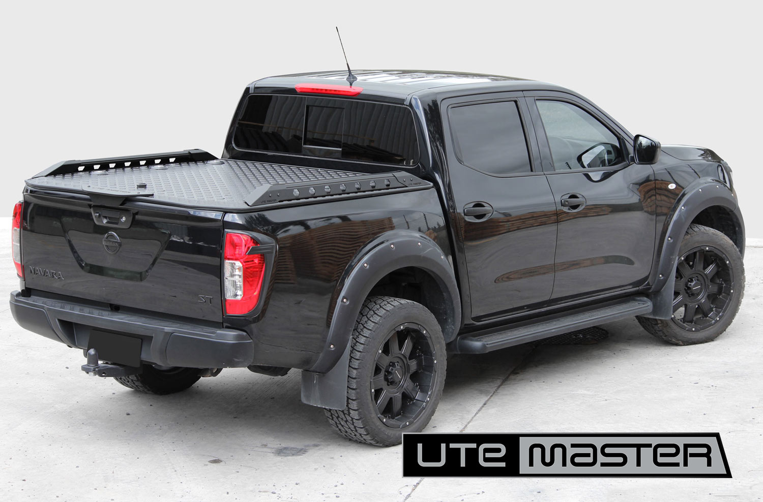 Nissan Navara Hard Lid Utemaster