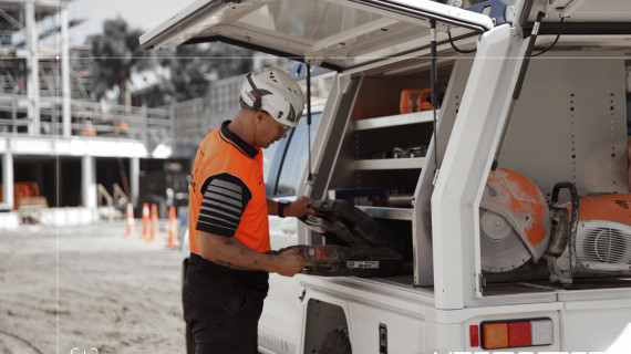 Toyota Hilux Canopy Ute White Concreting Roof Rack Central Locking Utemaster Trailcore Tray 9 v2