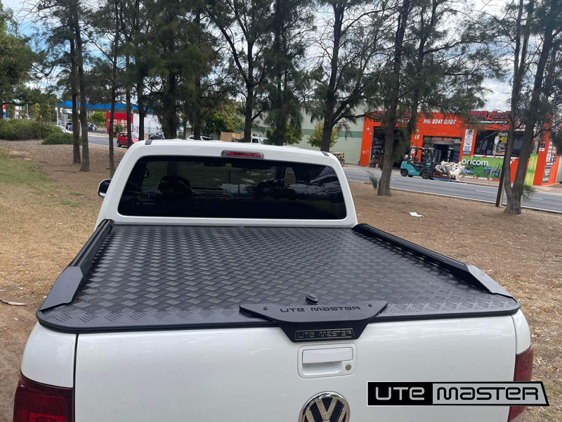 Volkswagen Amarok Fridge in tub with Load Lid closed