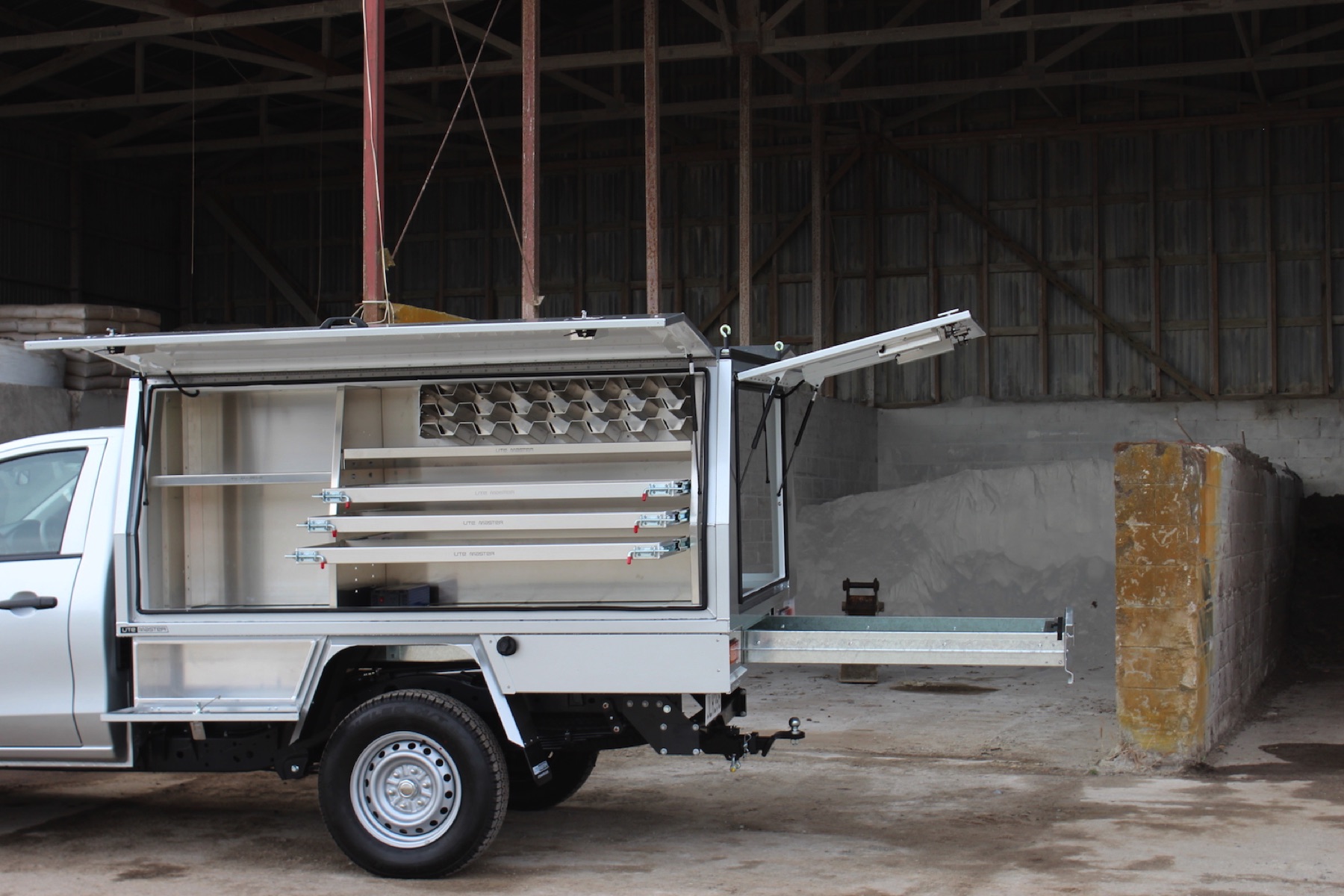 Internal Drawers Utemaster